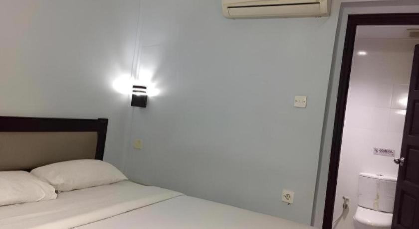 Hotel K77 Dumai Exteriör bild